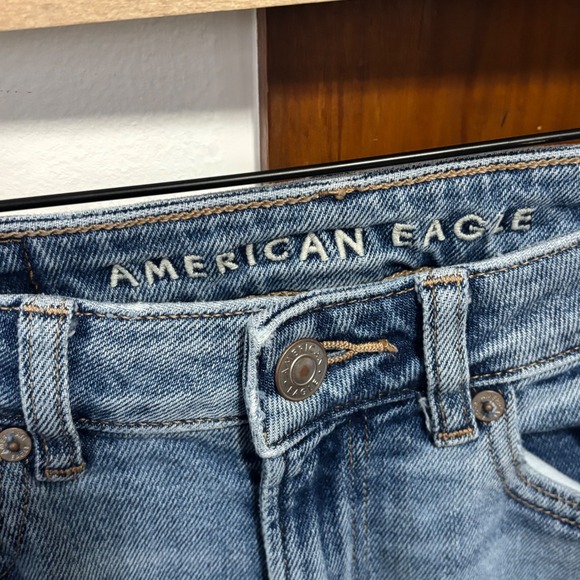 American Eagle Outfitters Mom Jeans Medium Wash Distressed High Rise Size 0 Long - Picture 3 of 5
